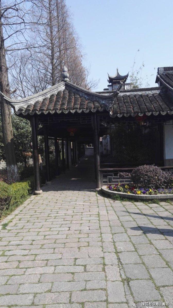 探索我刚刚出门看到老妈把早上叠好的被子打开不知道是在干啥诶,就看了一眼就出门了?——发现你未曾了解的红迪网社区